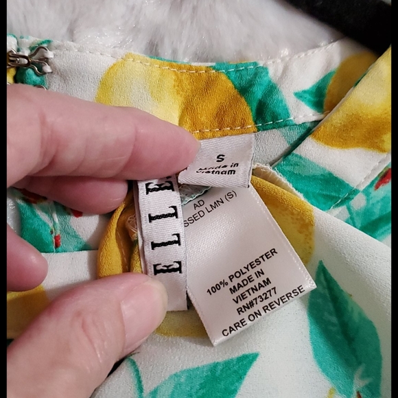 ELLE Lemon print graphics ruffle frontshort sleeve Small EUC travel fruity - Picture 4 of 7